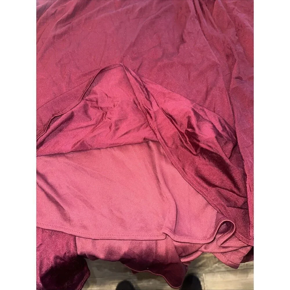 La Femme Dark Berry Plunge Neck A-Line Gown Size 6. NWOT. $328. 14 - Picture 5 of 9